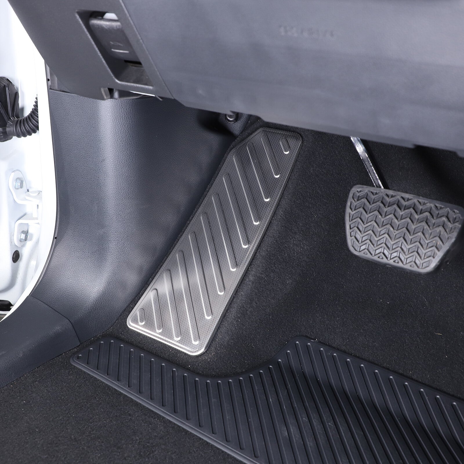 Silver steel footrest pedal for the front left side, suitable for Land Cruiser Prado LC250 2024- n