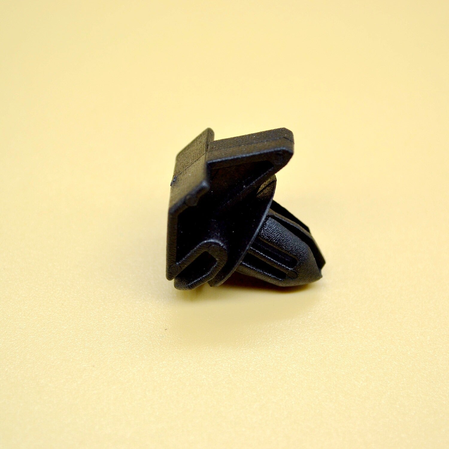 10pcs Nylon Fender Corner Rocker Moulding Clips Fastener Screws for Ford Focus