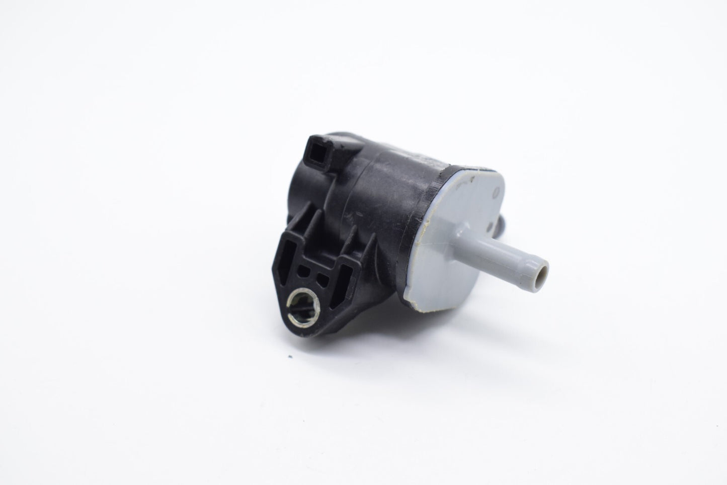 Suitable for AYGO 1.0 90910-12280, 136200-7070 clearing control solenoid valve vacuum valve - n