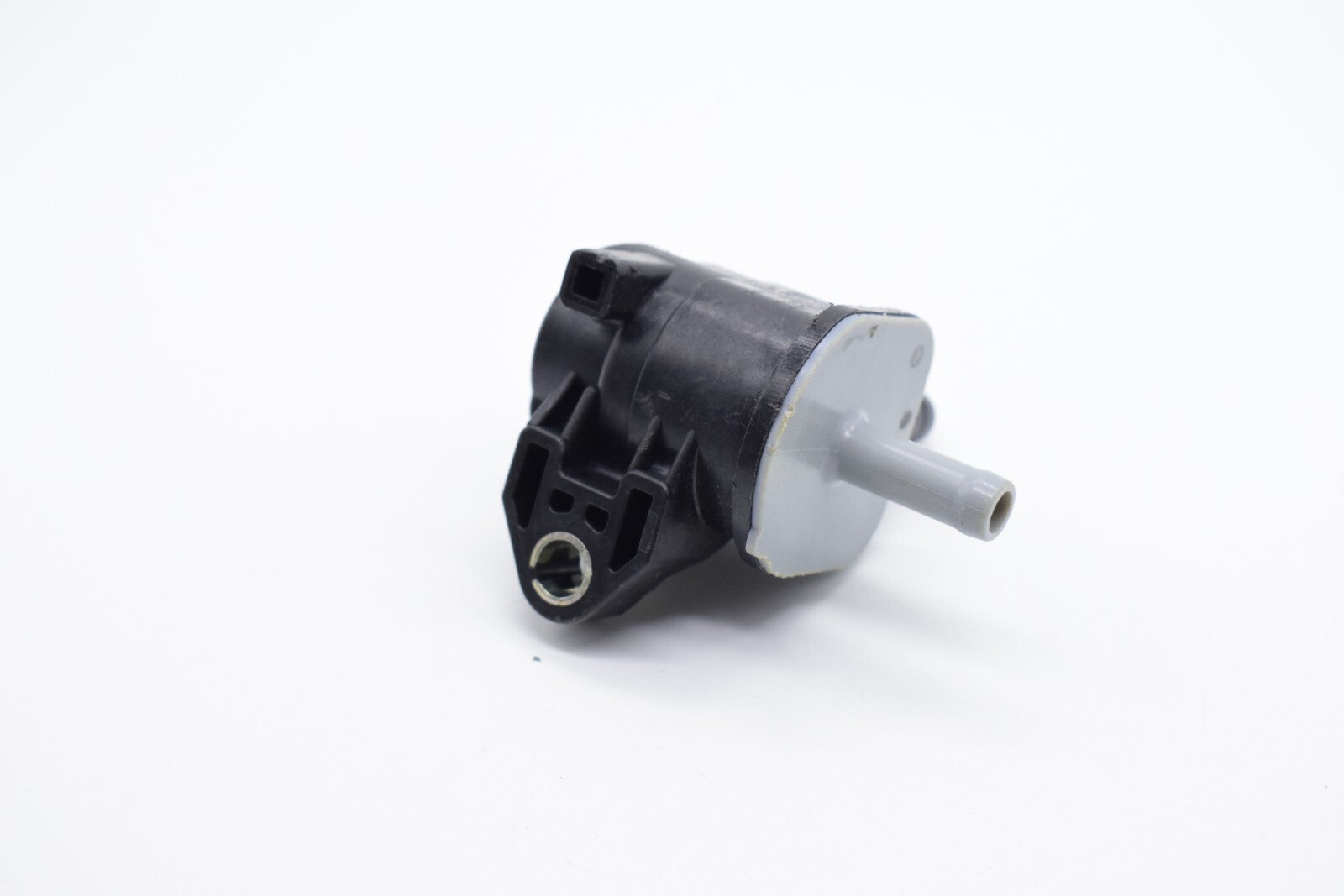 Suitable for AYGO 1.0 90910-12280, 136200-7070 clearing control solenoid valve vacuum valve - n