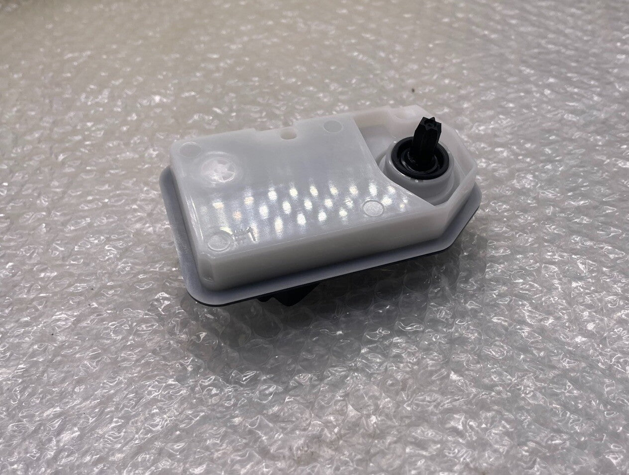 for Toyota Radiator Support Air Deflector Actuator 88940-33060 for Avalon , for Camry Q