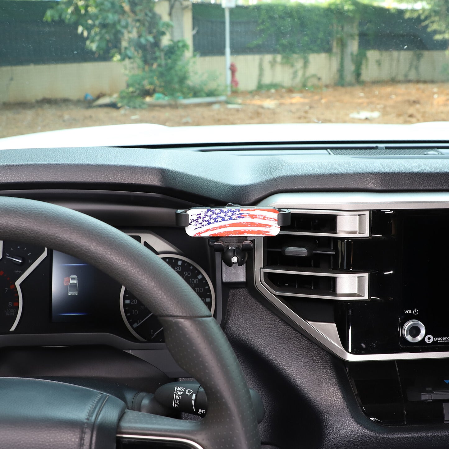 Navigation screen mounting bracket/phone holder for Tendera 2022+ (American flag) - n