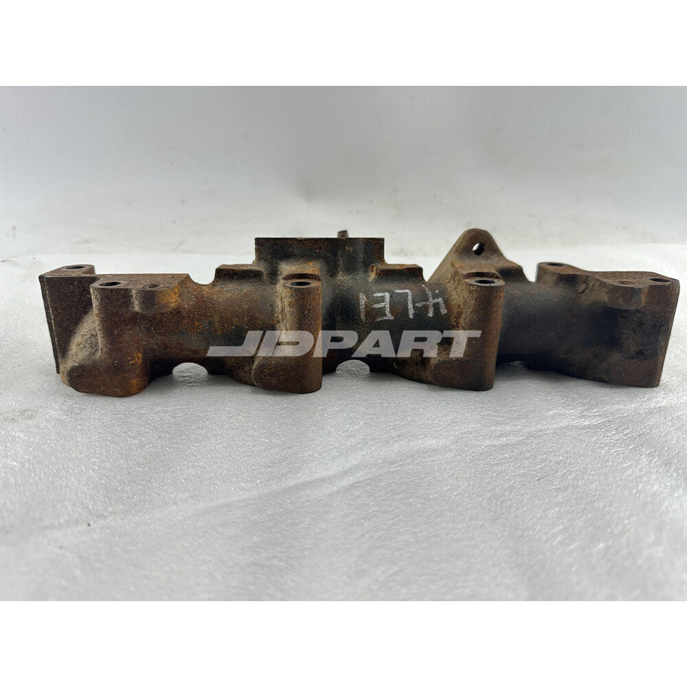 4LE1 exhaust manifold is suitable for Isuzu excavator engine parts.