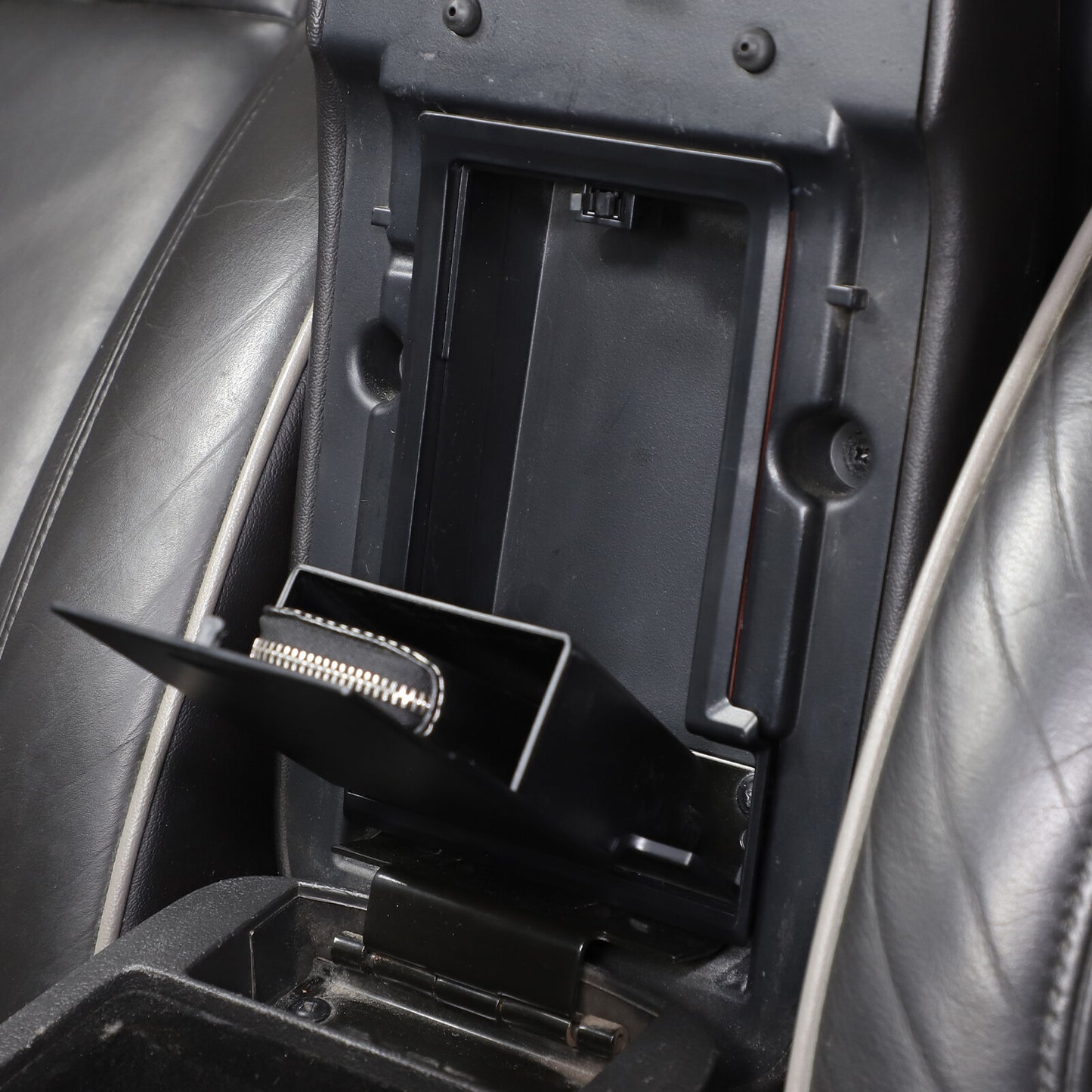 Silver Alloy Armrest Knife Head for Range Rover Sport 2005 - 2013 v