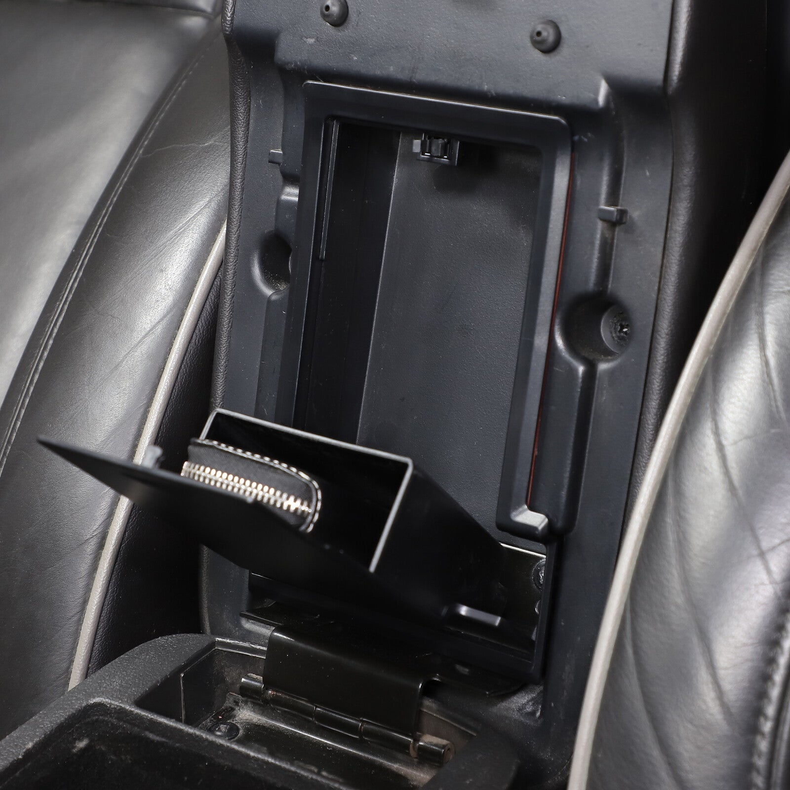 Silver Alloy Armrest Knife Head for Range Rover Sport 2005 - 2013 v