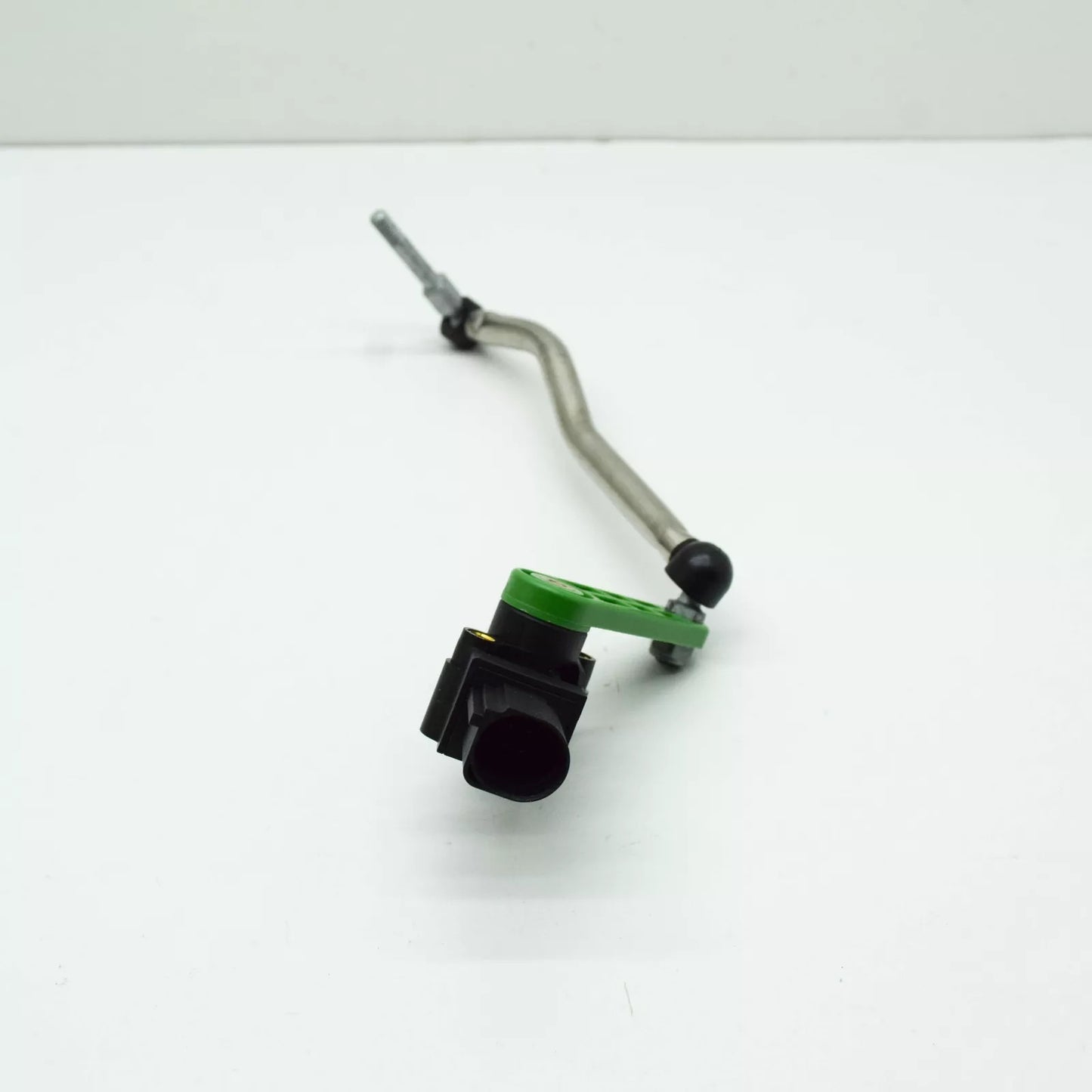 Fuel door opener lock motor gear is suitable for 2012-2018 for Peugeot 508 and 2008-2012 for Citron C4. D