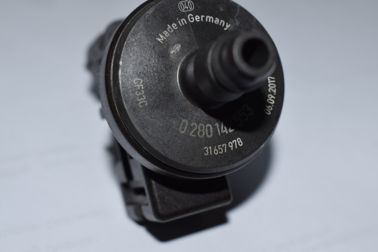 Suitable for Volvo tank purification solenoid valve 0280142553 31657978 - n