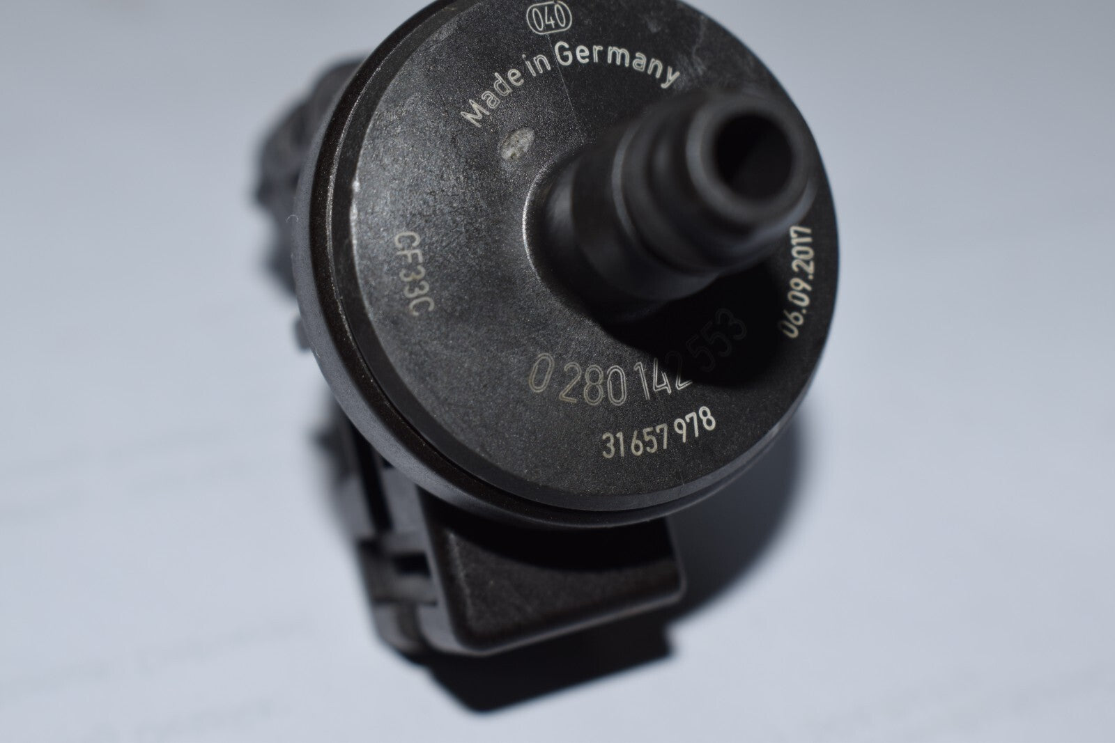 Suitable for Volvo tank purification solenoid valve 0280142553 31657978 - n
