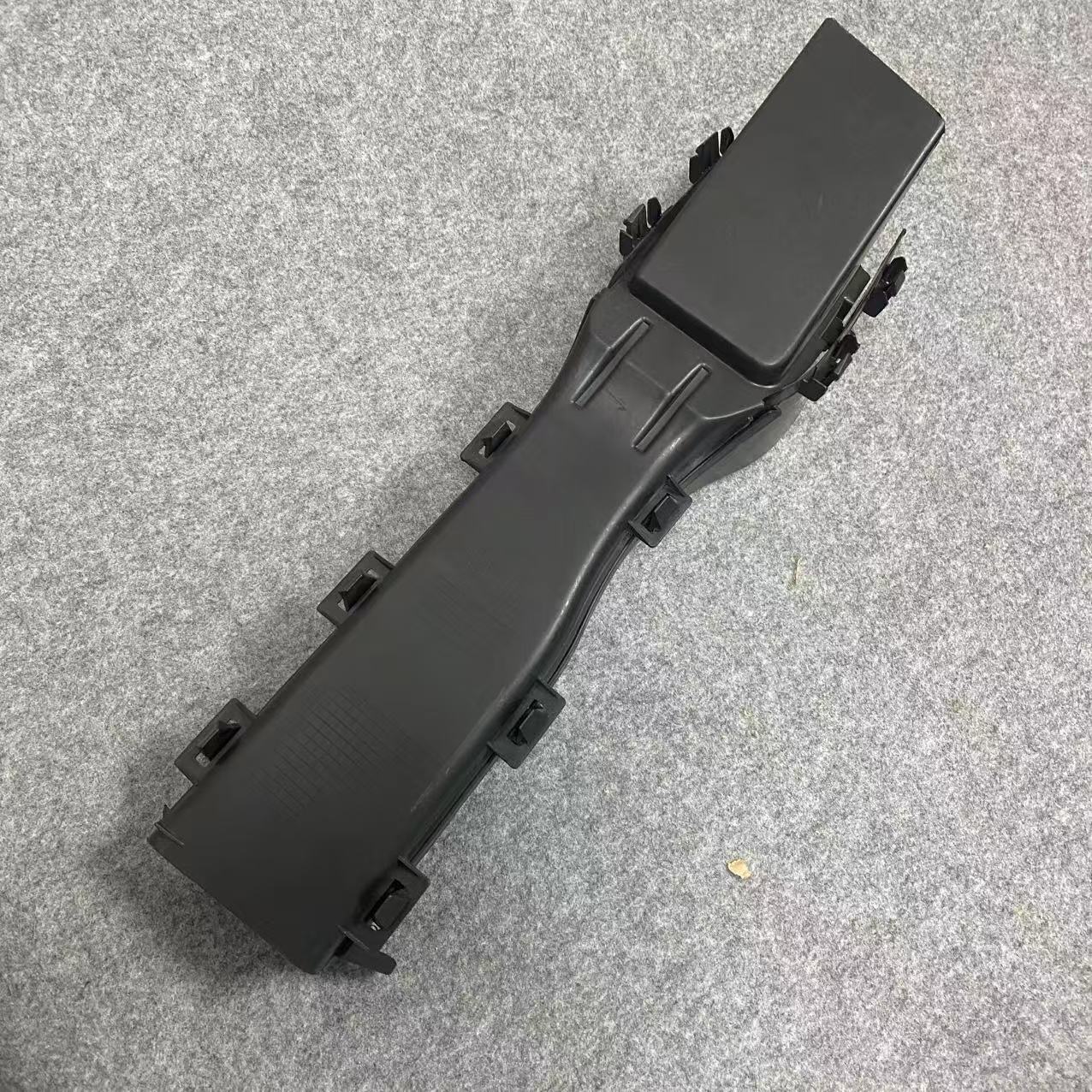 The front left brake air pipe is suitable for BMW X3, X4, F25, and F26. (13-18-) Q