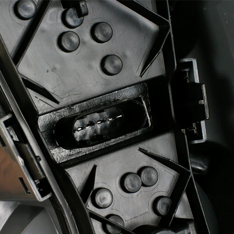 The right rear taillight, brake light, and stop light are applicable to the for Range Rover Vogue L322 2002-2009.