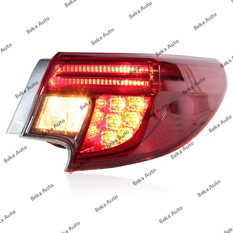 1 pair of rear outer taillights and brake lights suitable for Toyota Reiz 2013 2014-2017 Mark X.