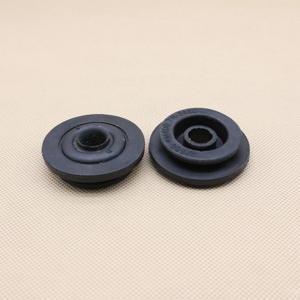 Two engine radiator mounting bushings for Nissan 21506-4M400