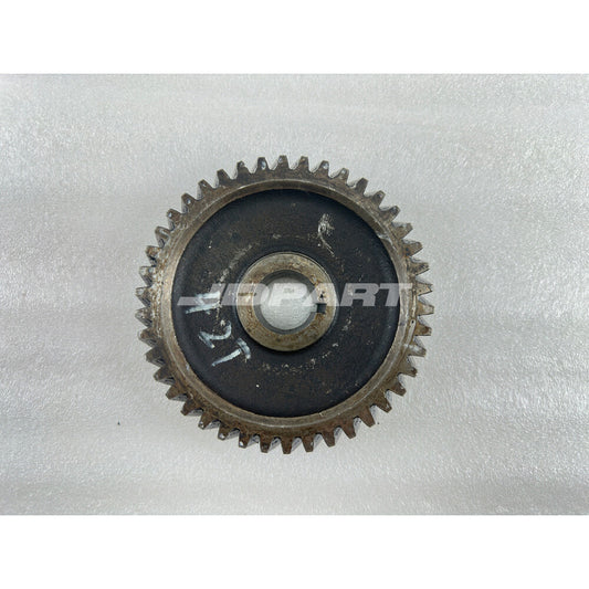 4FE1 shaft idler gear is suitable for Isuzu diesel engine parts.