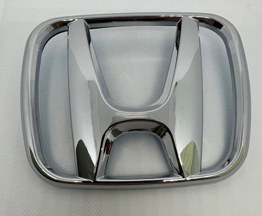 The front grille badge is applicable to for Honda Crosstour 2010-2012 Fit 2015-2017 HRV 2016-2018.