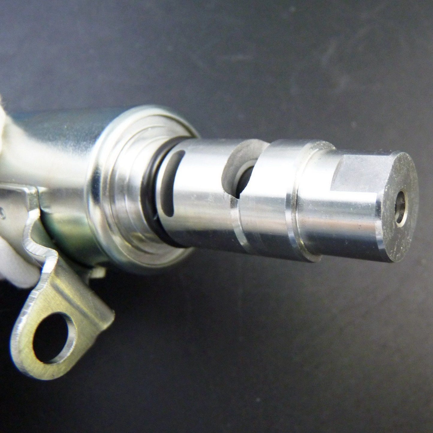 Engine variable valve timing solenoid valve for Outlander Galant Eclipse- v