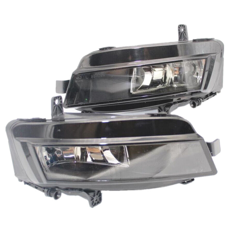 Suitable for Volkswagen for Golf 7 MK7 2013 - 2017, left and right front bumper fog lights with halogen bulbs.