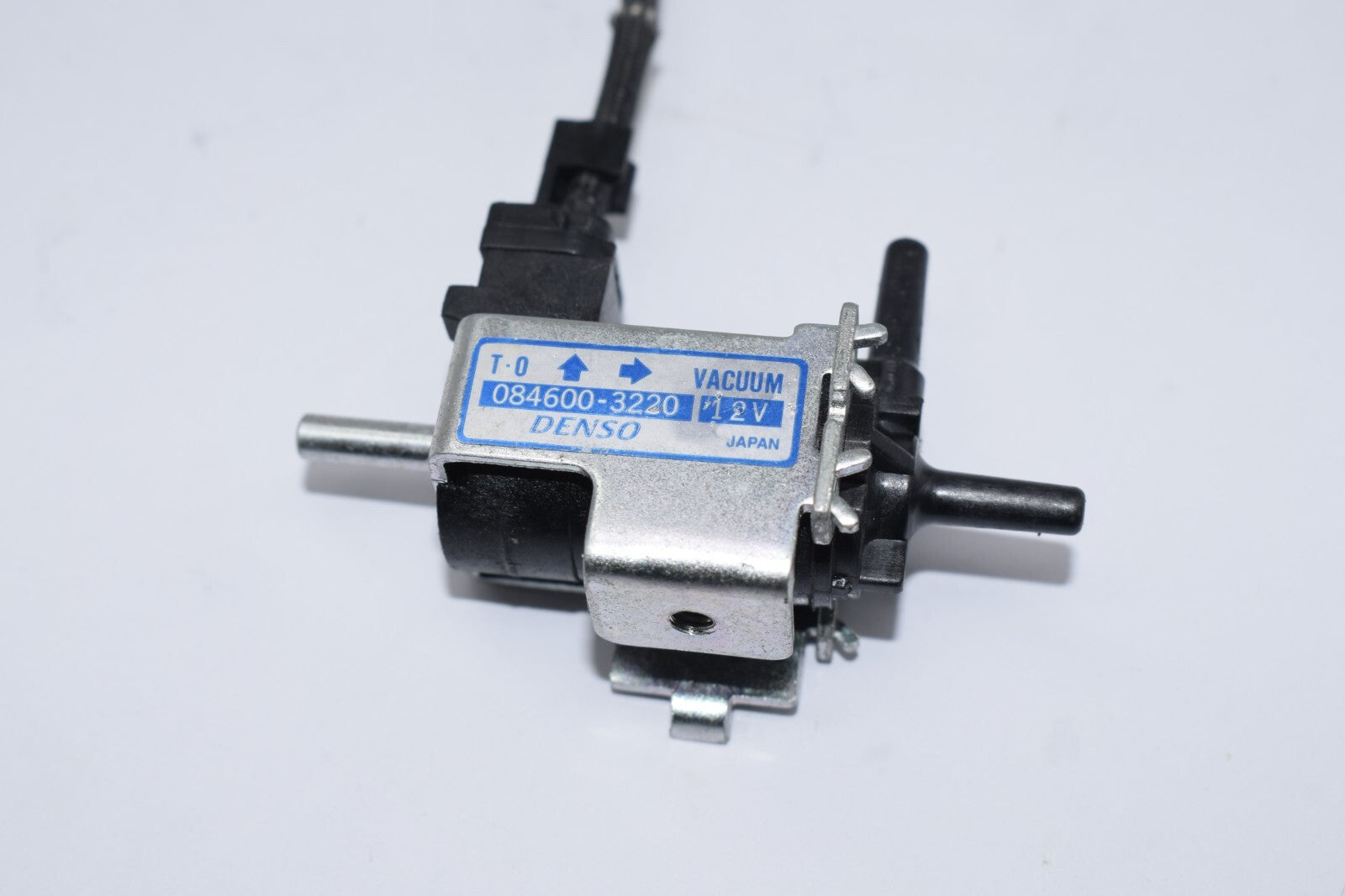1985-89 for Toyota MR2 Vacuum Switch Valve # 084600-3220 Q