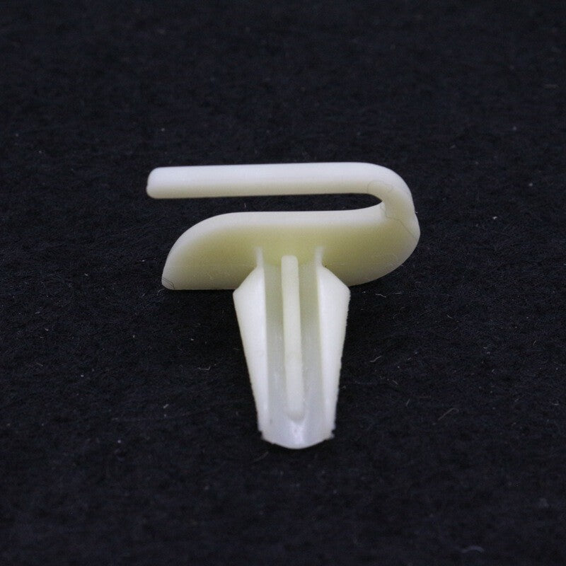 new 15-piece automotive molding clamp retainer rivets suitable for GM 4877000