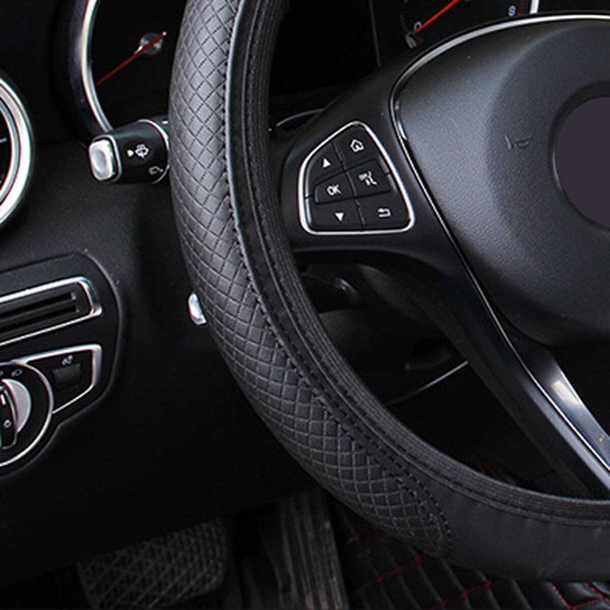 Car leather steering wheel cover, good grip, car accessories suitable for 15/37-38CM, black.
