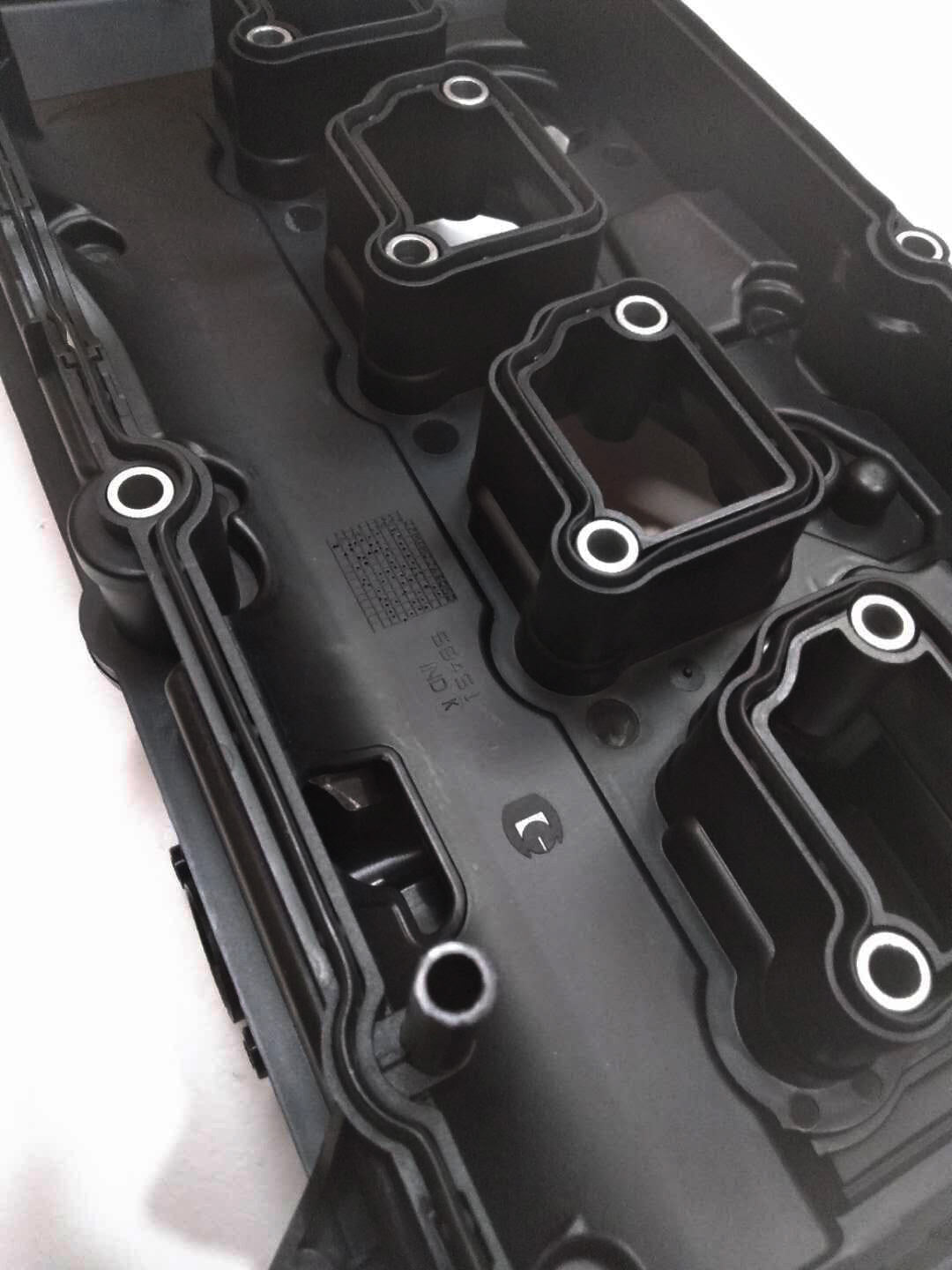 Valve Cover With Gasket fits 2012-2015 for Mercedes-Benz C250 W204 SLK250 R172 1.8L