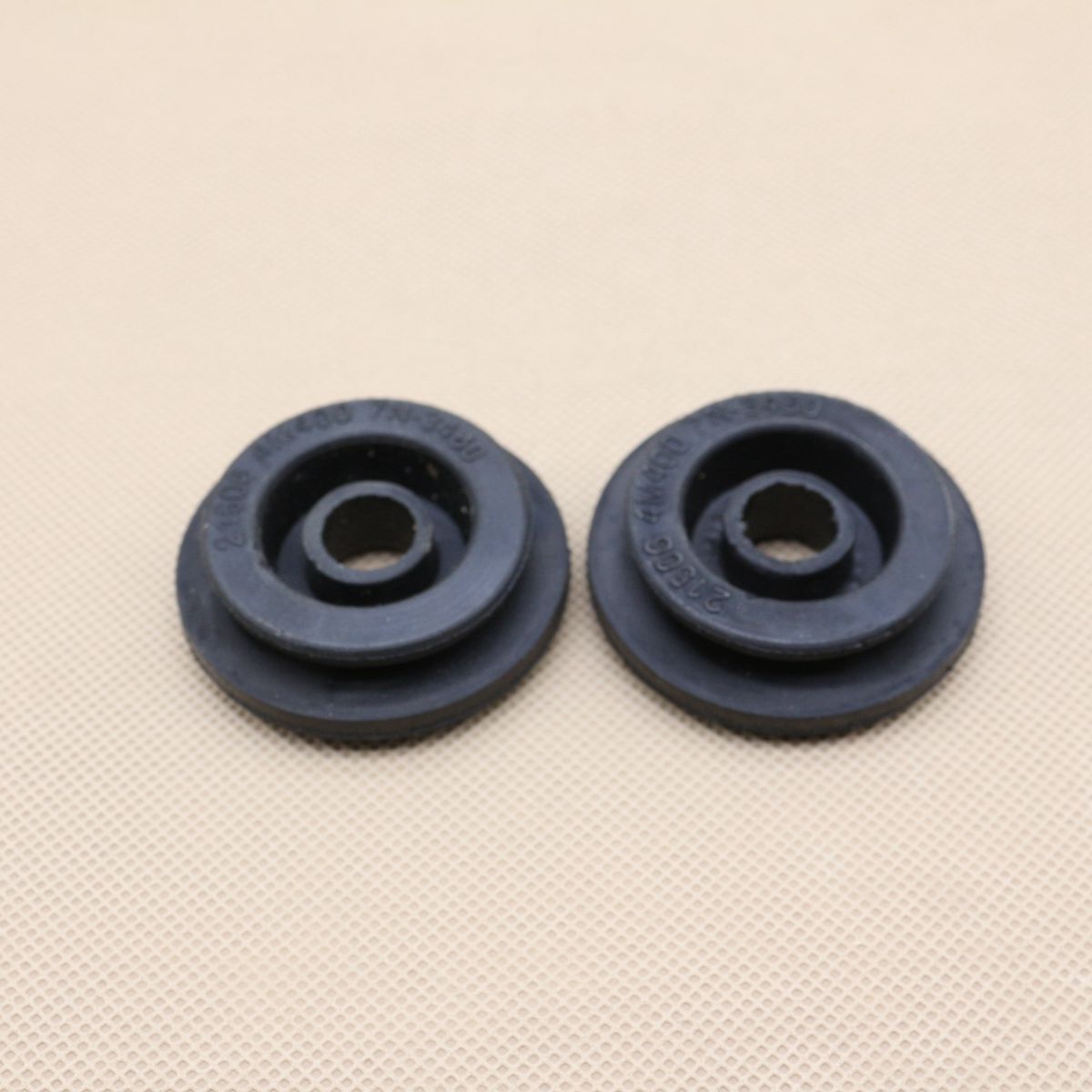 Two engine radiator mounting bushings for Nissan 21506-4M400