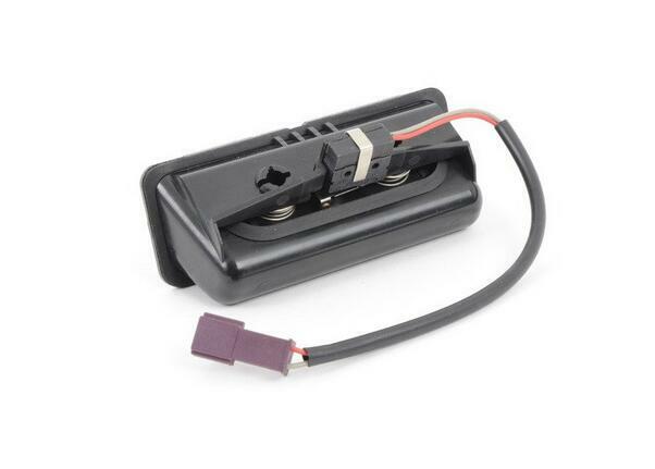 The trunk lid lock button switch is suitable for E39, E60, 520i, 525i, 528i, 530i, 535i, and 540i models. n