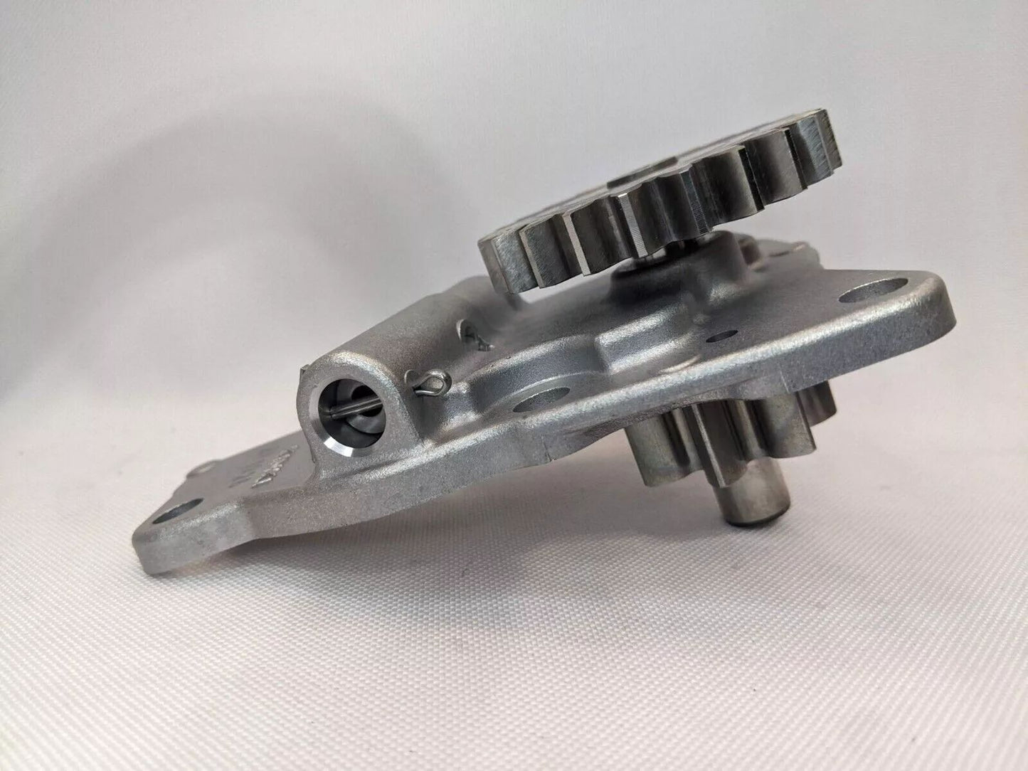 Oil pump Fits For PC60-5 PC60-6 PC60-7 PC75UU-1 6204-51-120 (6D125 flat) n
