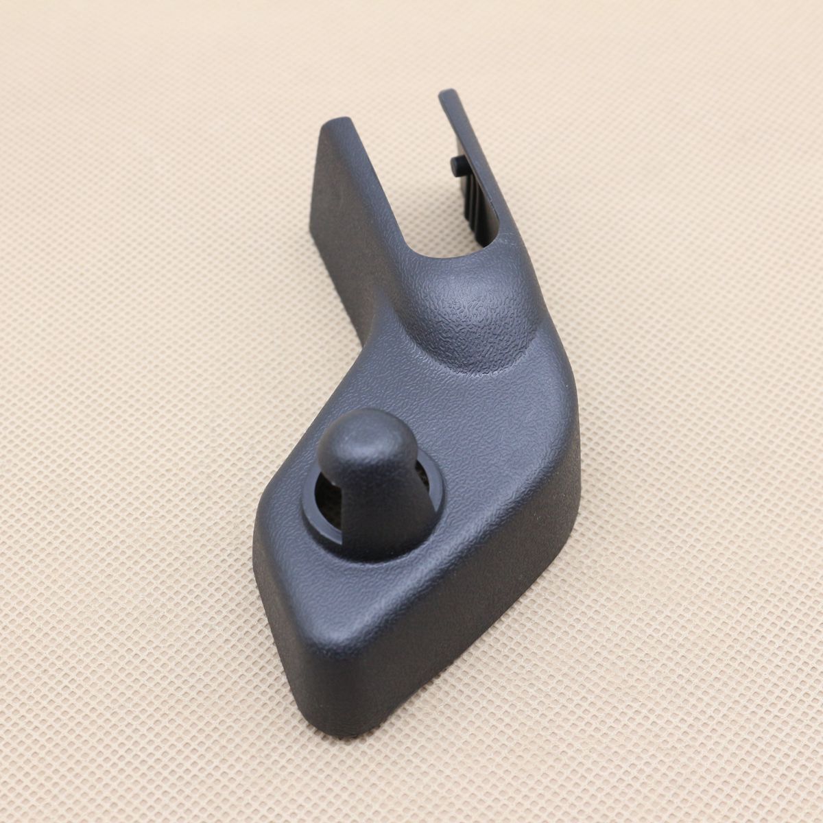 1 rear windshield wiper arm nut cap 30753642, suitable for Volvo V70 XC70 2003-2007.