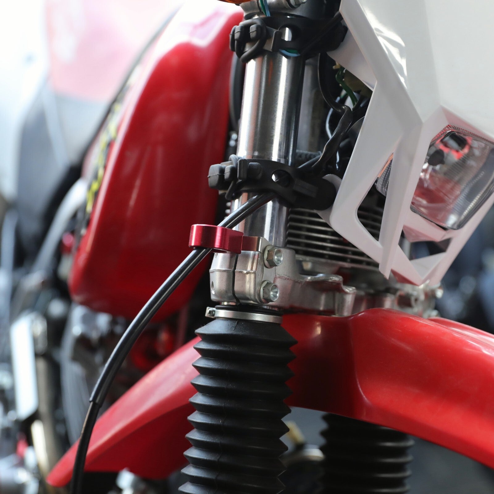 Brake Clutch levers Handlerbar Brake Reservoir Cap for HONDA XR400R 1996-2004 Q