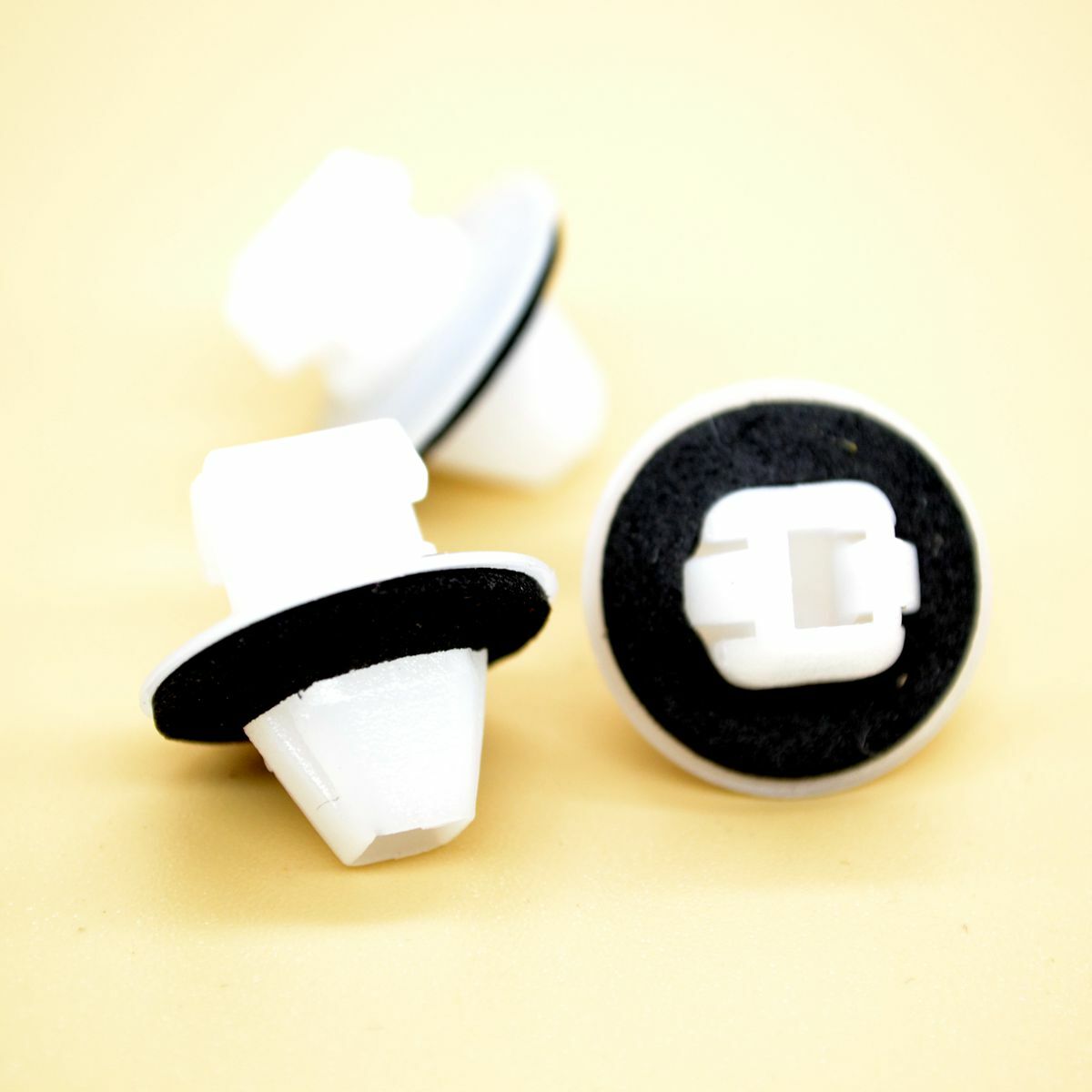 25 Pcs Rocker Panel Moulding Retainer Clips With Sealer for Toyota for Pontiac Vibe