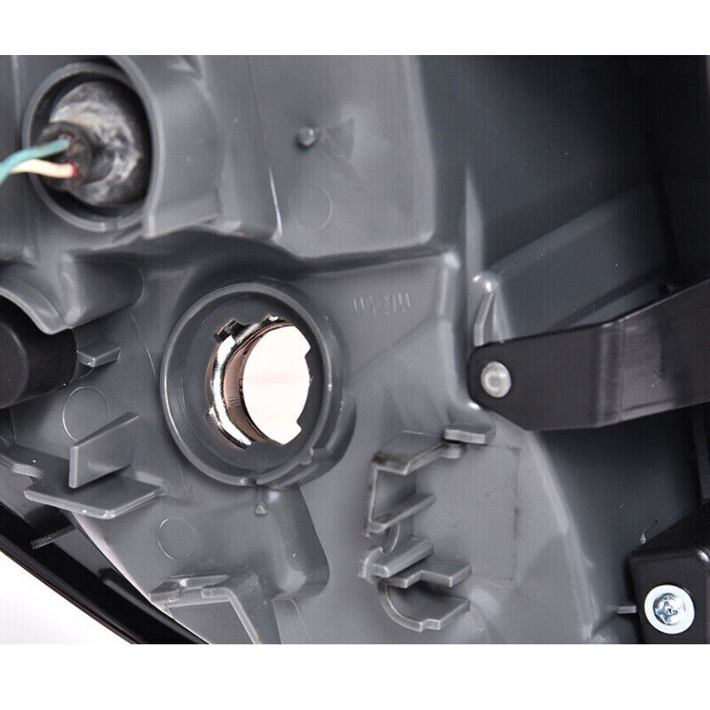 The right-side rear taillight brake and parking light is applicable to the for Honda HRV HR-V 2016-2018.