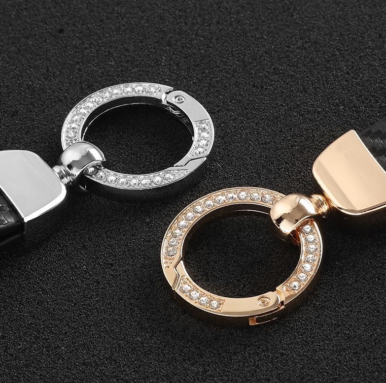 Suitable for Audi for A8 car keychain horseshoe buckle carbon fiber leather black- v