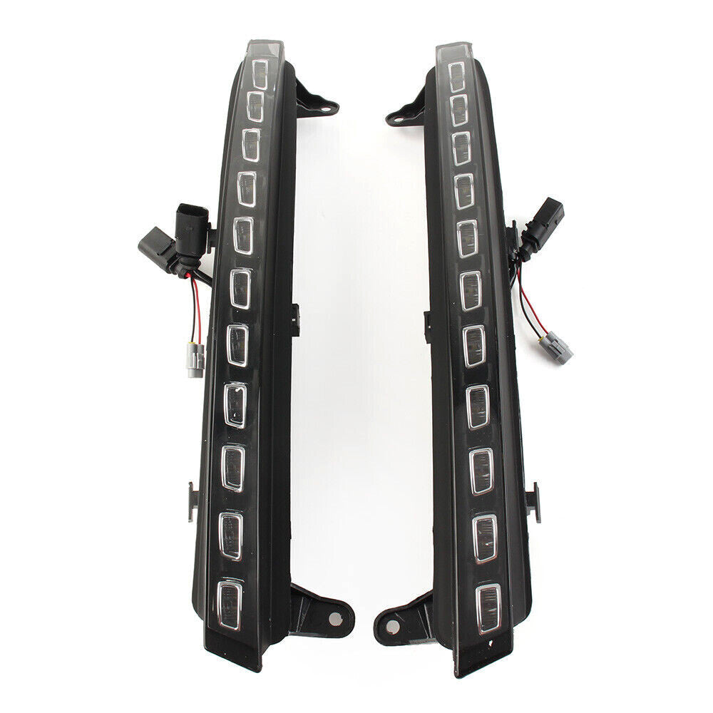 A pair of 22 LED daytime running lights (DRL) and fog lights with turn signals are suitable for Audi Q7 models manufactured between July 7th and 9th.
