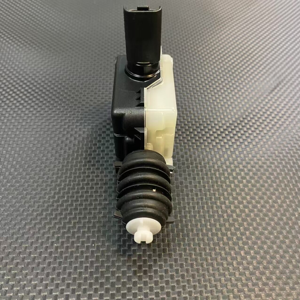 The electric tailgate lock motor is compatible with for Smart Fortwo 451 (09-14) Q