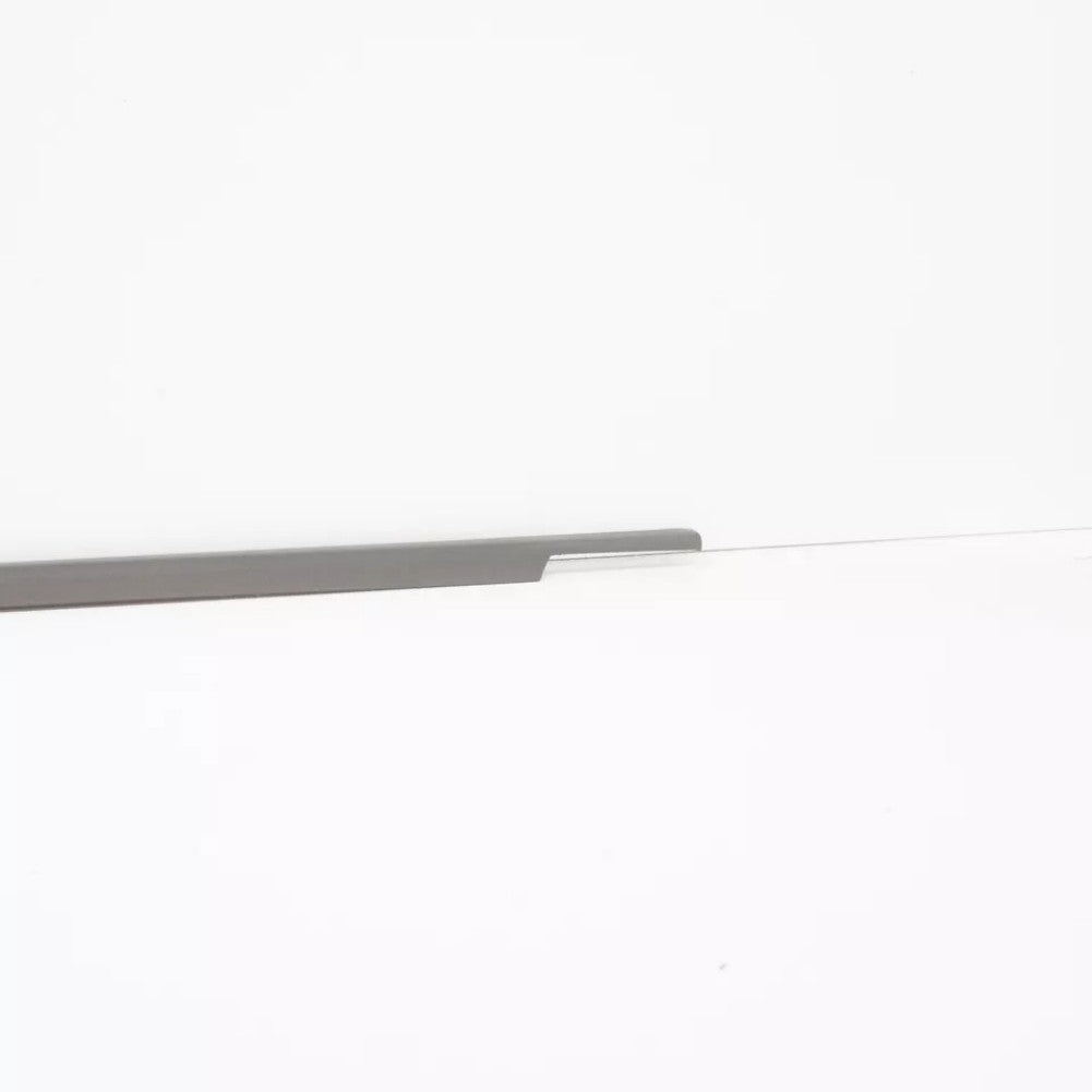 The front right door window belt Weatherstrip is suitable  for ford  Mondeo MK3. Q