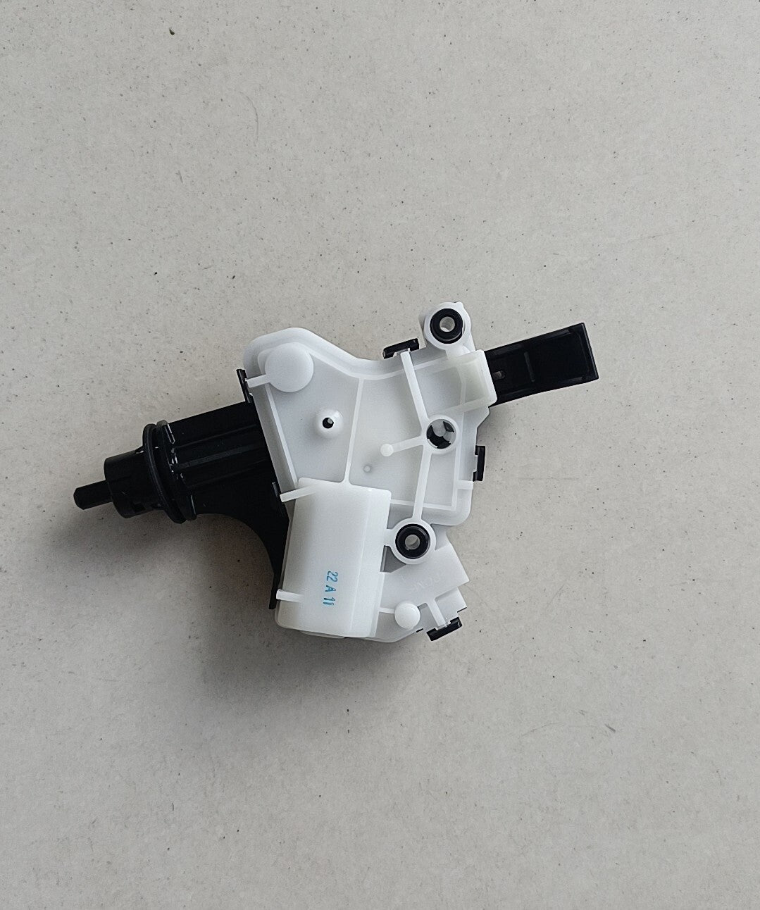 for Toyota Fuel Filler Door Lock Actuator 77030-0E030 for 2014-2019 Highlander Q