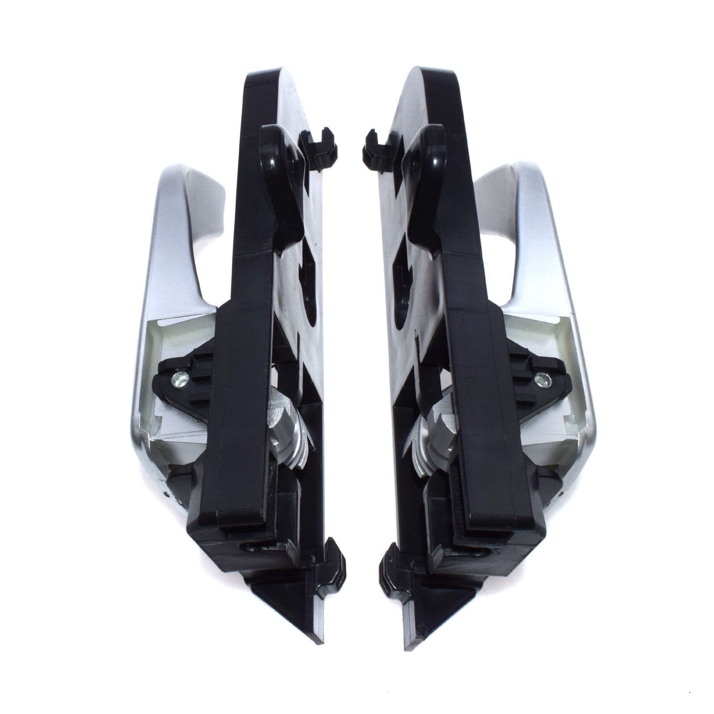 Silver front left and right inner door handles are suitable for Hyundai Sonata 2.4L and 3.3L models. (August 2005) v