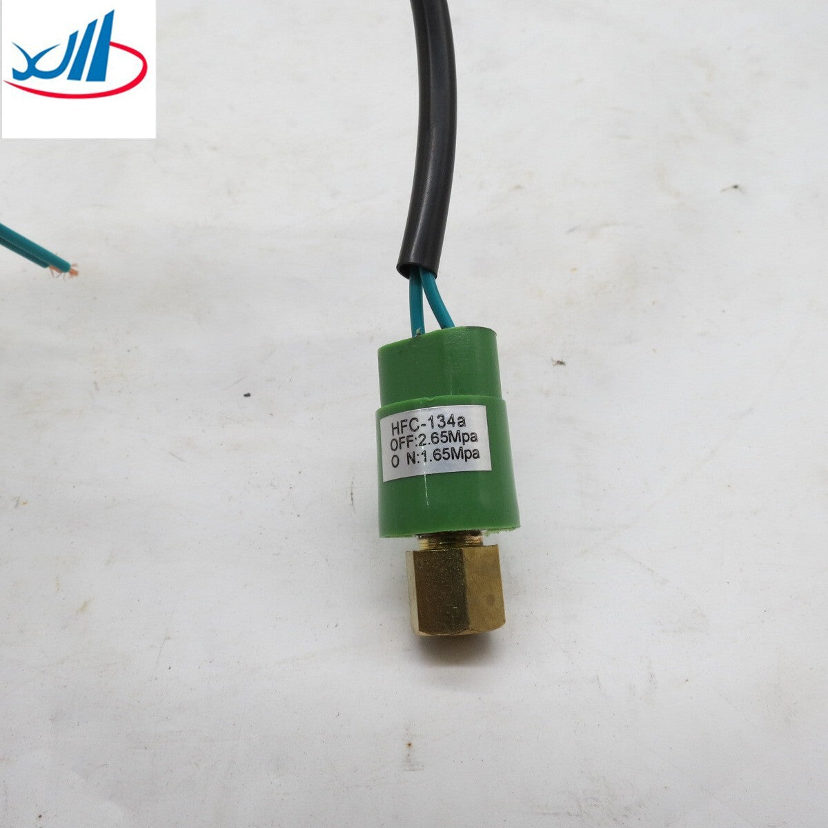 new C201 thermostat 82 C, suitable for Isuzu D201 excavator engine parts. D
