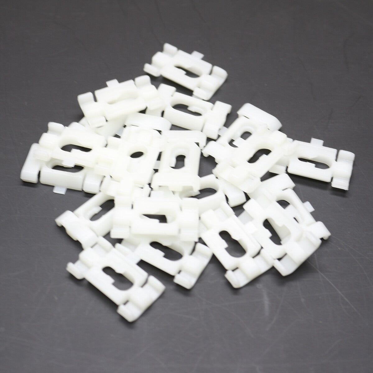 20Pcs For GM Vinyl Top Nylon Quarter Belt Reveal Moulding Retainers Fasteners