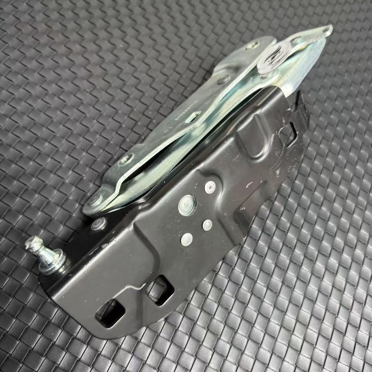 General LaCrosse 17-19 Range Hood Hinges Q