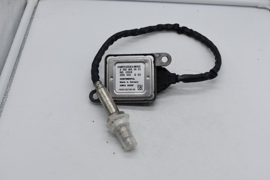 Nox sensor A0009053403 is suitable for W212, W222, C218, X218, A207, and C207 models. (5WK96681C-) n