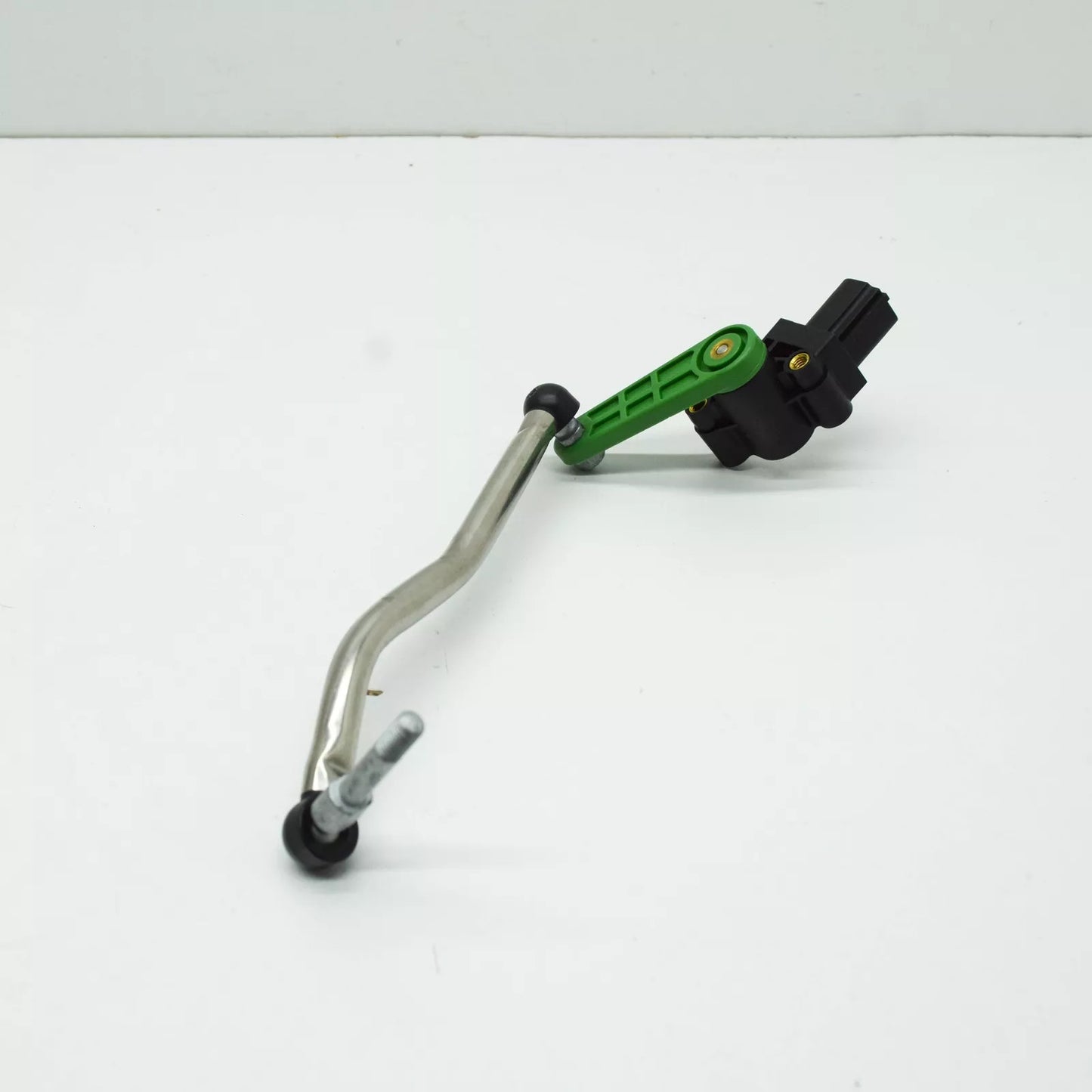 Fuel door opener lock motor gear is suitable for 2012-2018 for Peugeot 508 and 2008-2012 for Citron C4. D