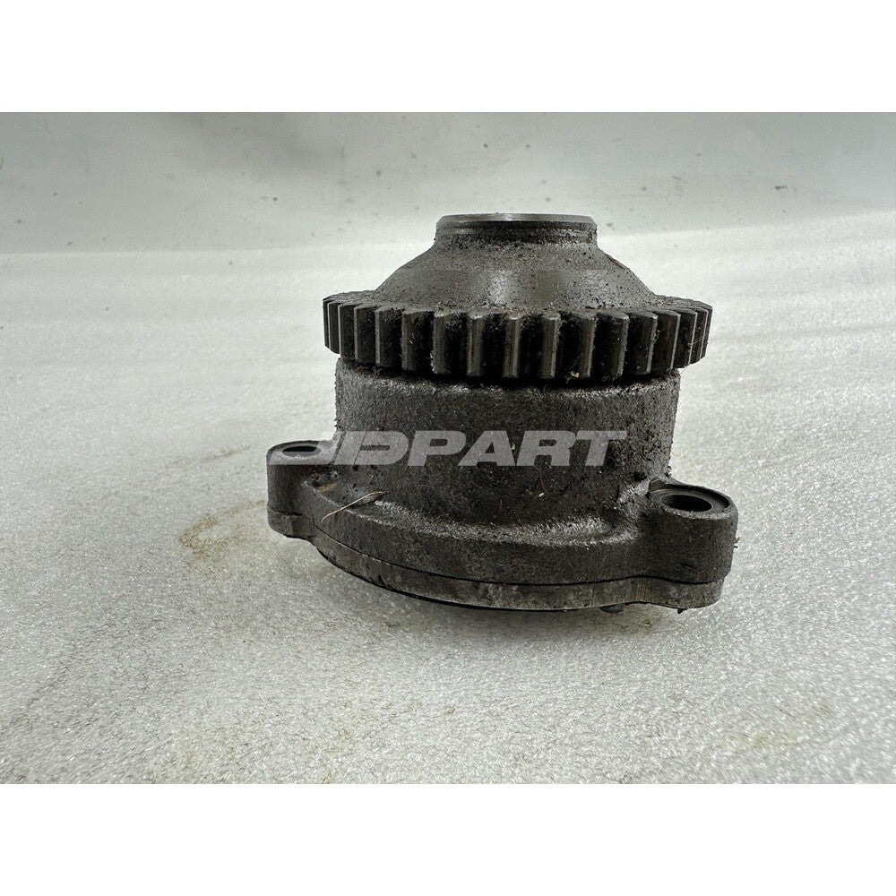 3TNV88 oil pump 129407-32000 is suitable for excavator engine parts.