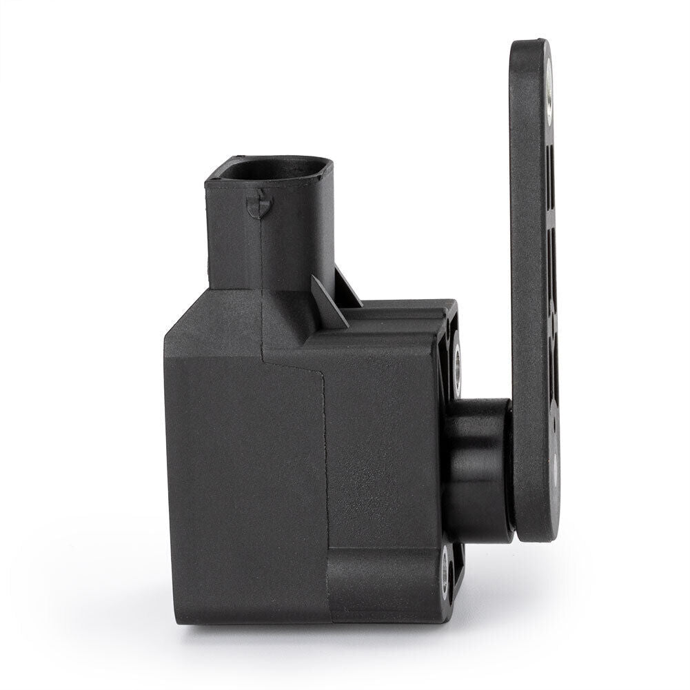One rear light level sensor is suitable for Volvo V70 2001-2004, S80 2004-2006, and S60 models. (8622446)