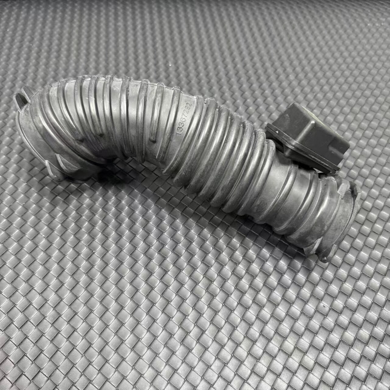 AIR Intake Hose for Chevrolet 42504966 Q