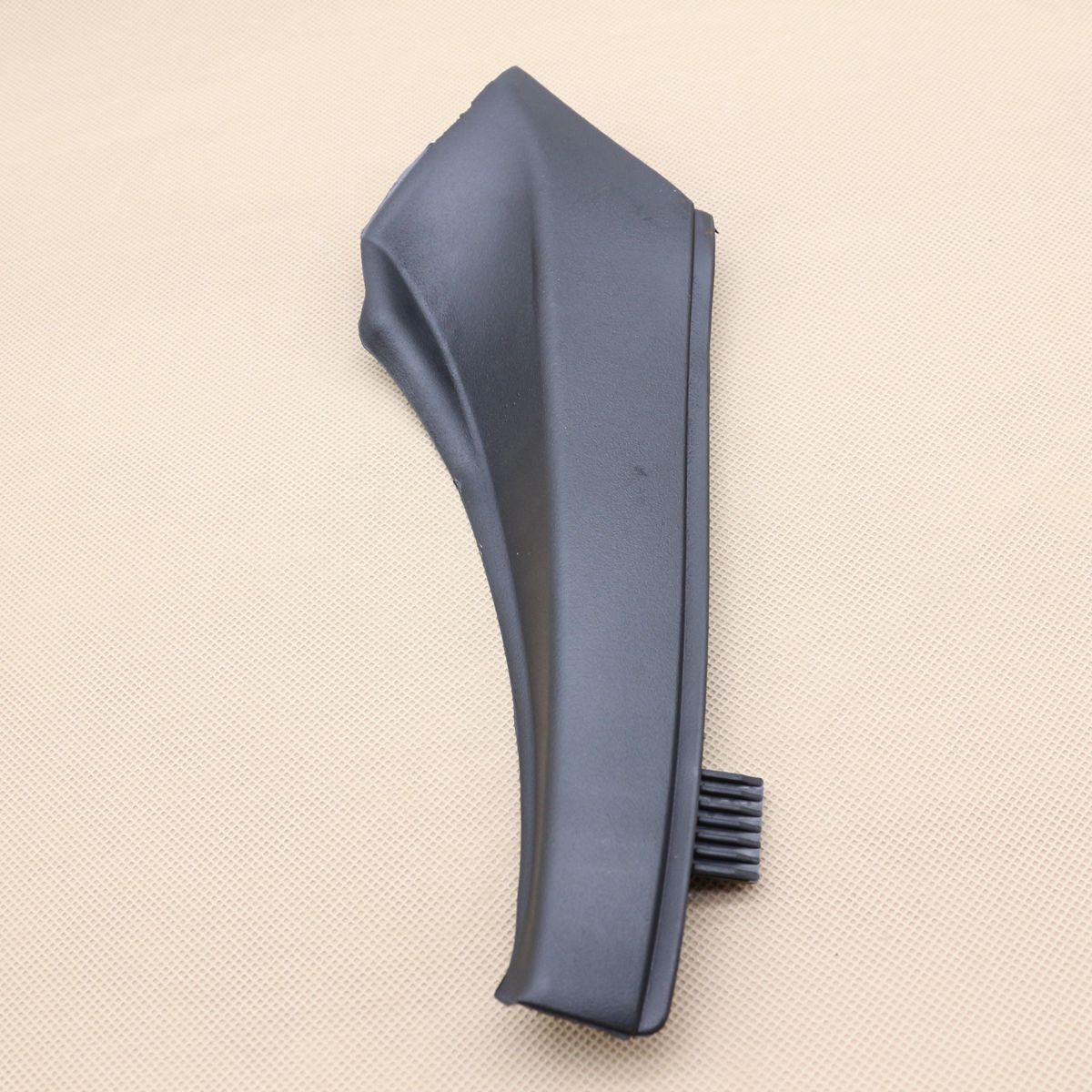 Extended right front grille trim cover 53866-42020, suitable for Toyota Rav4 2013-2018.