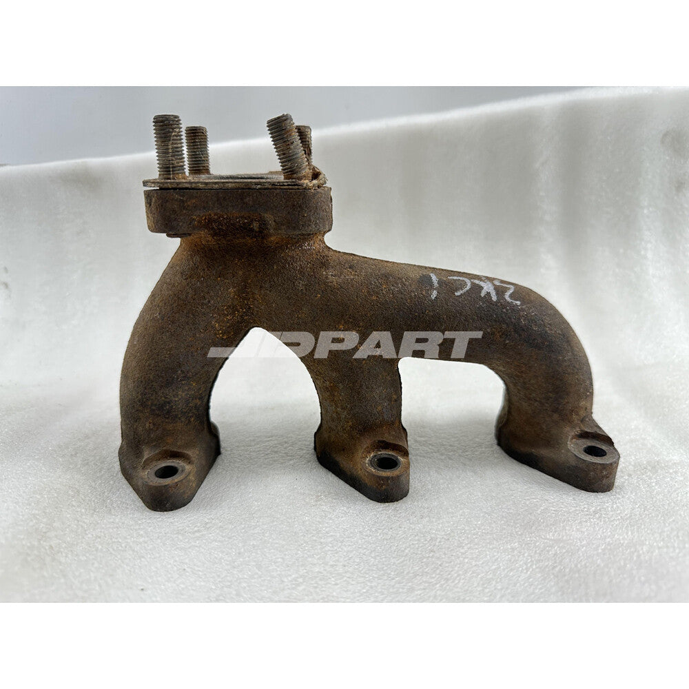 3KC1 exhaust manifold is suitable for Isuzu excavator engine parts.