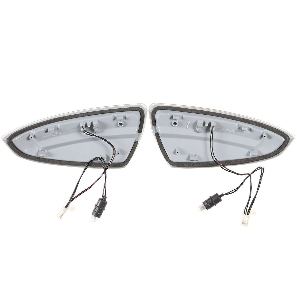Door side mirror turn signals are applicable to for Mercedes-Benz X164, GL350, GL450, and GL550.