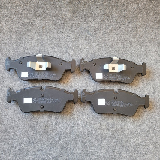 Brake pads for the front of the model are suitable for BMW 3 Series E90 316i 318d 318i 320i Q
