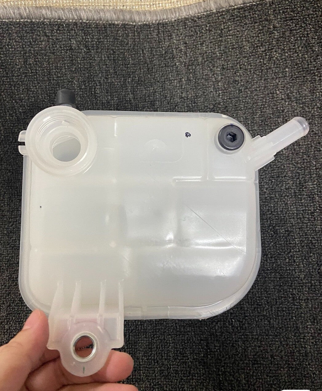 Engine Coolant Reservoir 164A2-37012 for 2018-2022 for Toyota C-HR Q